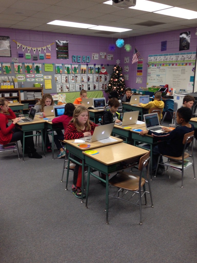 kdruvenga's tweet image. Hour of code in 4th grade! @OelweinHuskies #CodeIowa #HourOfCode