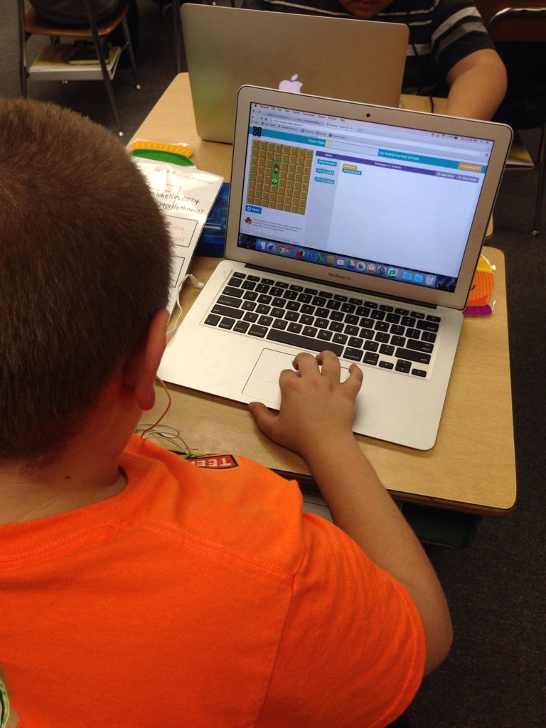 kdruvenga's tweet image. Hour of code in 4th grade! @OelweinHuskies #CodeIowa #HourOfCode