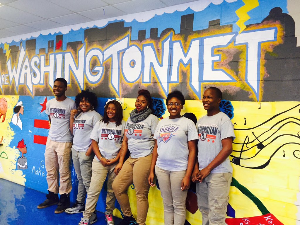 DCPS_Community's tweet photo. Met these amazing Washington Met scholars Bright Students Bright Futures -CS 1/4 #ThisIsDCPS #DCPSRising https://t.co/ZwhMDZ85Tk