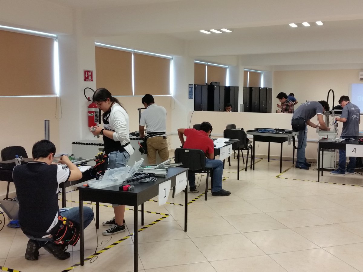 hquej's tweet photo. Arranca concurso Mecatrónica 2015 en FDI. Suerte competidores de diversas partes de México.  @fdi_uac @UACam_Avanza https://t.co/h27Rl8LFcS