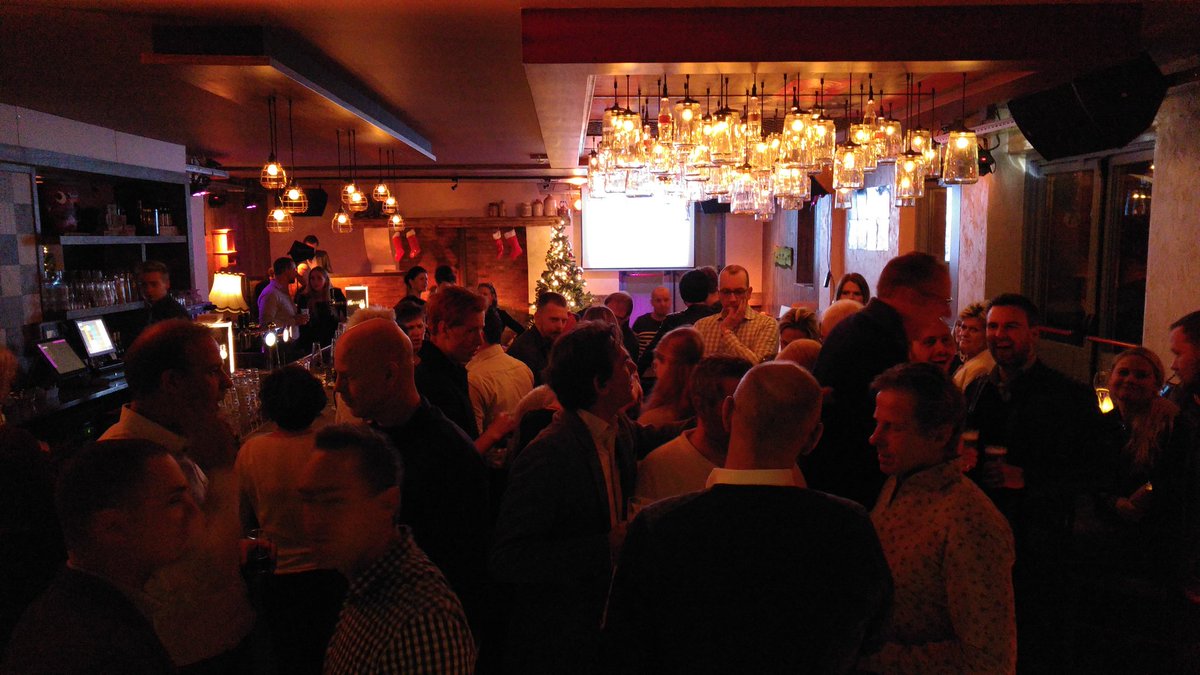 Gezelligheid bij <a href="/cafebakker/">Café Bakker</a>! #kalender #presentatie #tilburg