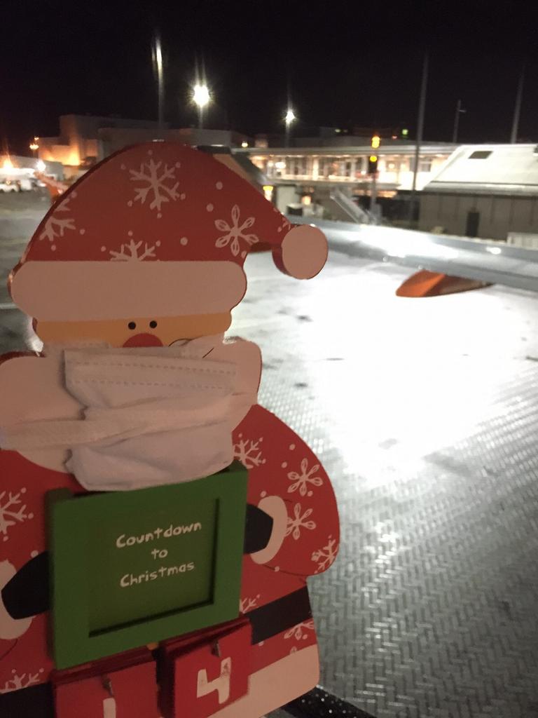 Santa_INS's tweet photo. Santa's sleigh is broken. Easyjet will have to do tonight. https://t.co/YiHj0n7A9s