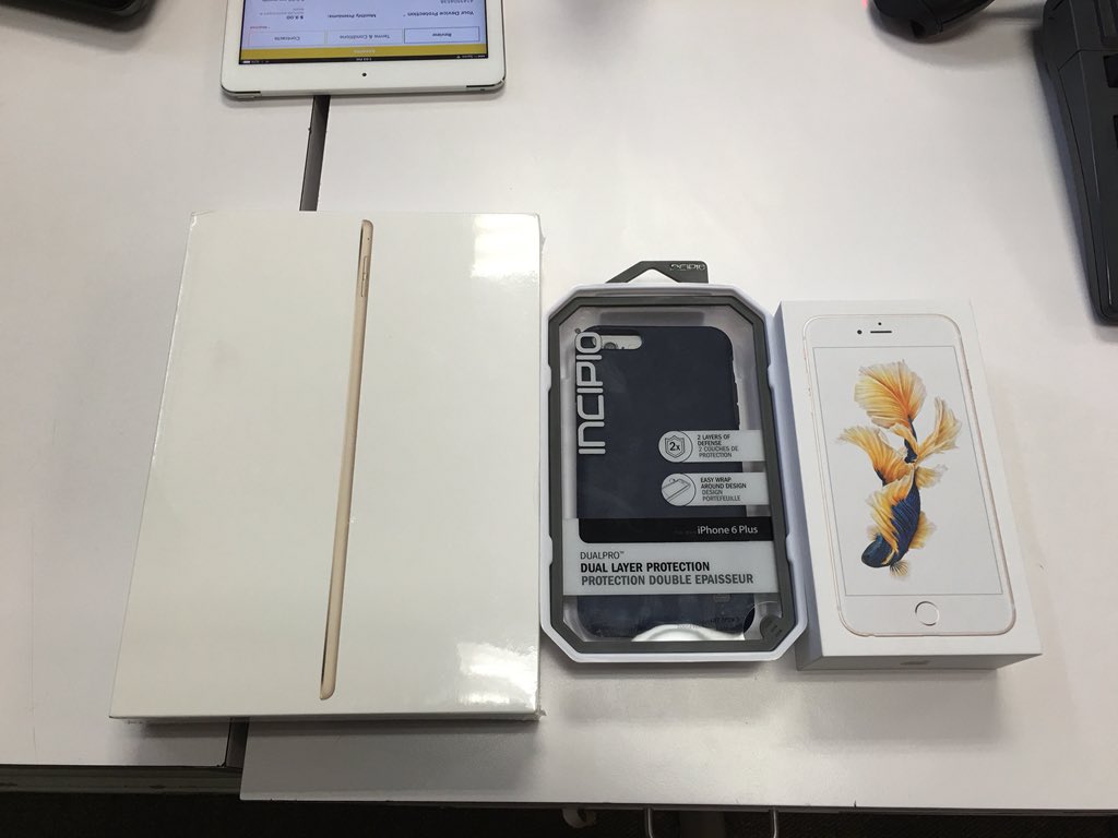 AlexWilde423's tweet photo. iPhone &amp; iPad bundle going out in OC! 😎 @uwDirkZunker @UWGMJason @JamalAqel @PerryRetailTeam @beaumont_robert https://t.co/3qYlkHcHzd