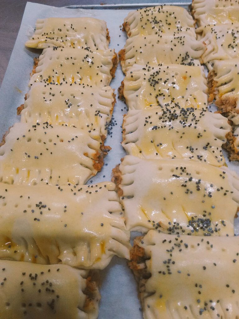 sanantoniorota's tweet photo. Hojaldritos salados, encárgalos en San Antonio y olvídate de cocinar!
#hojaldre #rota @ElBucarito https://t.co/xaxvtyv9wr