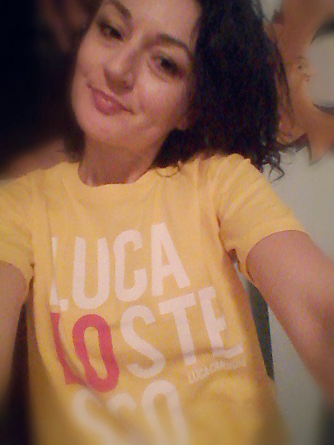 fiorbella1's tweet photo. @lucacarboni #tshirtsudime #popoup cosi' verro' al #popuptour #giallo #lucalostesso #Fiorbellalastessa ????? 😱😱😱😱 https://t.co/EUjMCjUi4f