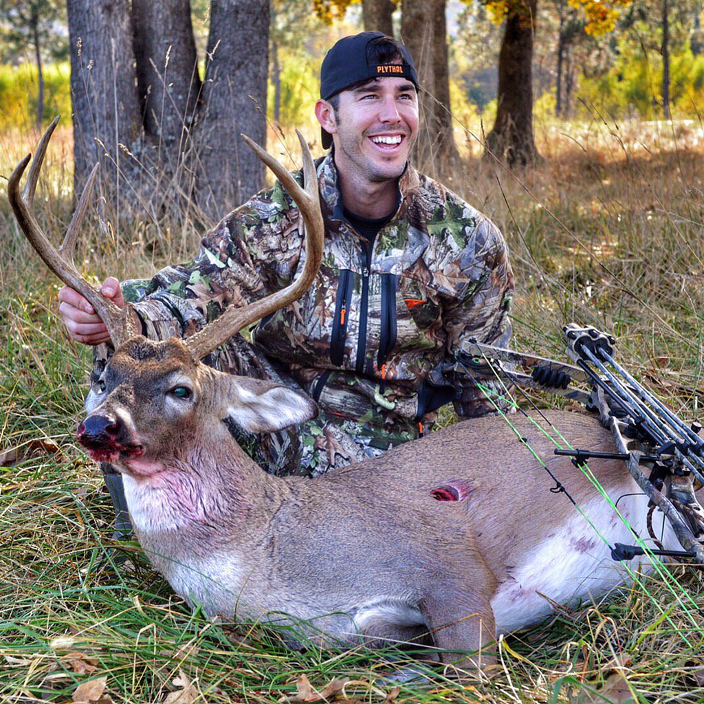 BackroadCRAIG's tweet photo. It was a great bow season | TBT @Plythal https://t.co/EGPreIIdoY
