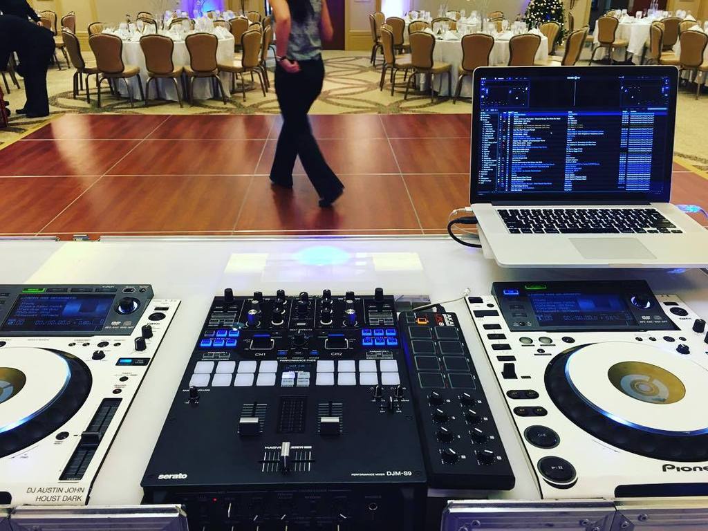 DJAustinJohn's tweet photo. Time for the maiden voyage. @pioneerdjusa #djms9 #djaustinjohn #poshdjs #setuppic @djzmlmuโฆ https://t.co/05hC1w34Nn https://t.co/5ntwauDFkc