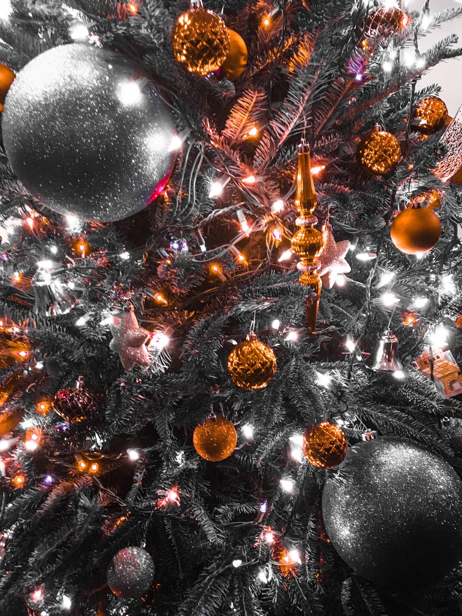 NakedNY's tweet photo. The tree is officially trimmed here at #NakedNY #happyholidays https://t.co/kXlwKk9rfl