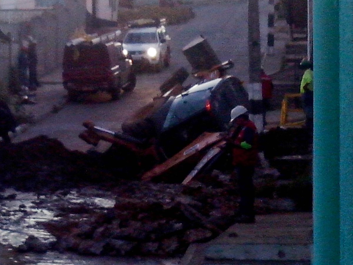 Kathukaska's tweet photo. @sitiodelsuceso @radio_festival @esval_chile Montec lo hizo otra vez arreglodecámaraterminó en calle cerrada P.Ancha https://t.co/csi1h192rN