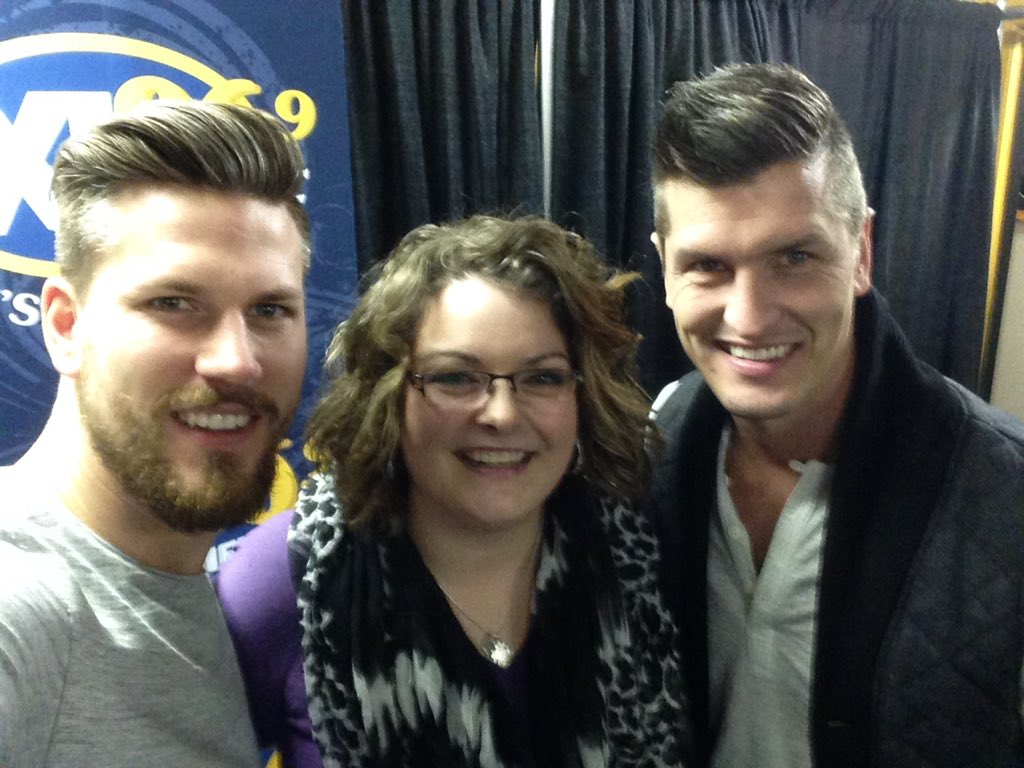 sarahff10's tweet photo. @HIGHVALLEY @xlcountry969 #flyingdonuts #sussex https://t.co/PjJ7oJy6Sa