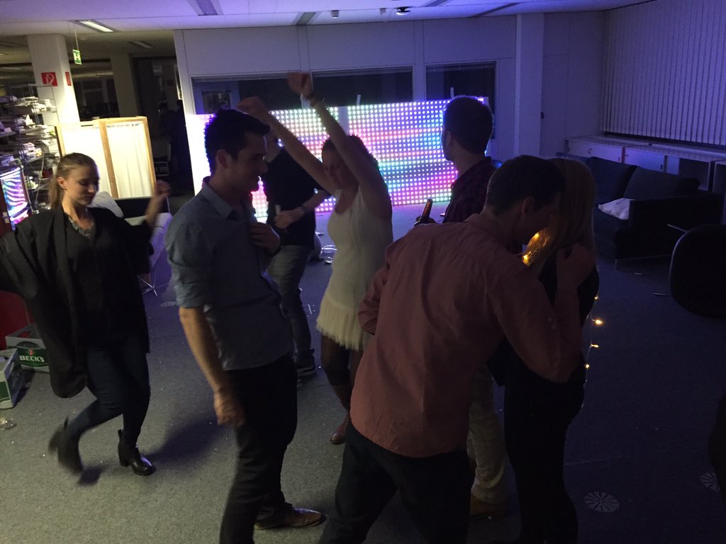 RabbitRoyal's tweet photo. #DANOneParty Düsseldorf still strong. Cheers Augsburg. Wi asleep? https://t.co/r1HTN8bRD0