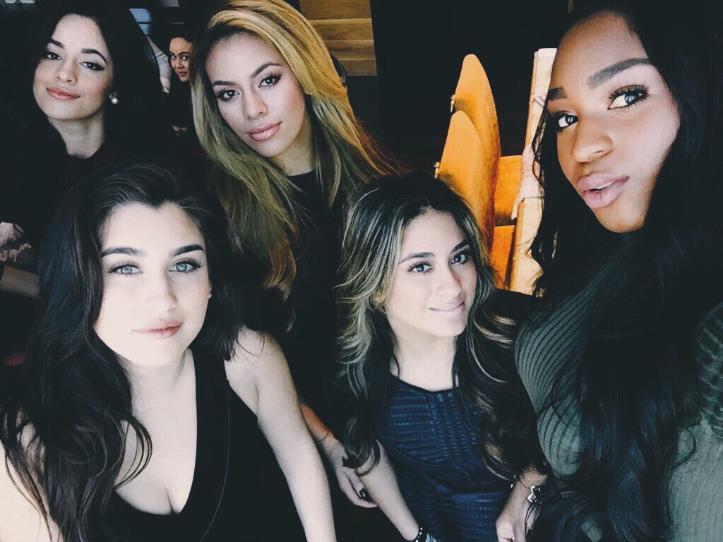 FifthHarmony's tweet photo. #5HxCandies concert tonight!! 💖💖 https://t.co/QC5ZwglTQh