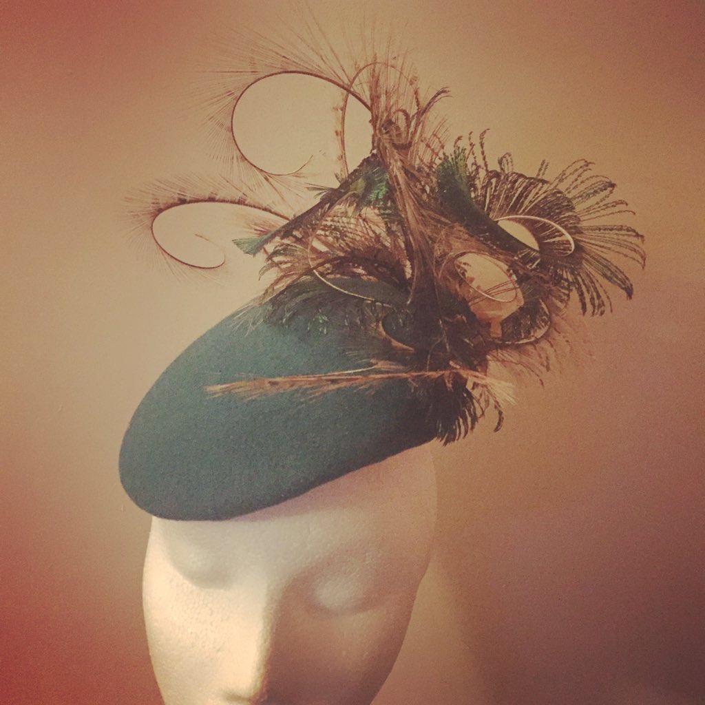 ms_arsenal's tweet photo. Fab new winter hats available to hire or buy from @RacingHatHire #GeorgeDurdy https://t.co/oAPSHjzNPL