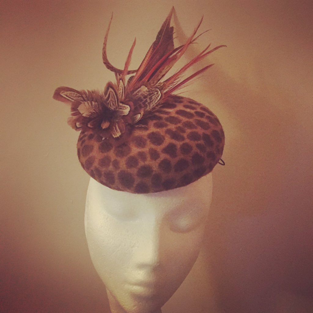 ms_arsenal's tweet photo. Fab new winter hats available to hire or buy from @RacingHatHire #GeorgeDurdy https://t.co/oAPSHjzNPL