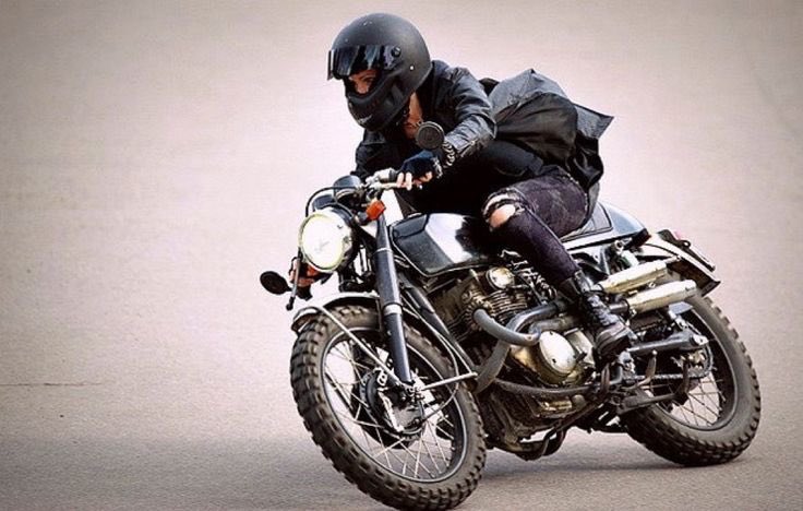 Uuta در توییتر 久しぶりにドラゴン タトゥーの女観たけどやっぱりこのバイク乗りたい フォルム完璧 T Co Kryh19cgbl