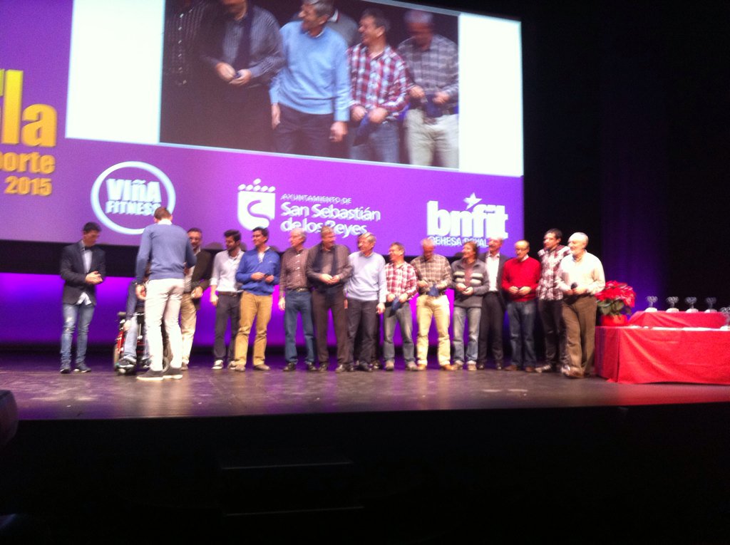 CanalnorteTv's tweet photo. Reconocimiento a los "caracoles de la Dehesa" en la XVIII Gala del Deporte de #Sanse https://t.co/p9mmBorOO9
