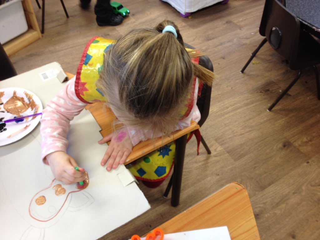 CroesoAlphabet's tweet photo. #abcconcert the children enjoying a spot of set design #abccraft @ellehob @NurseryGUPS https://t.co/B4OexrQry8