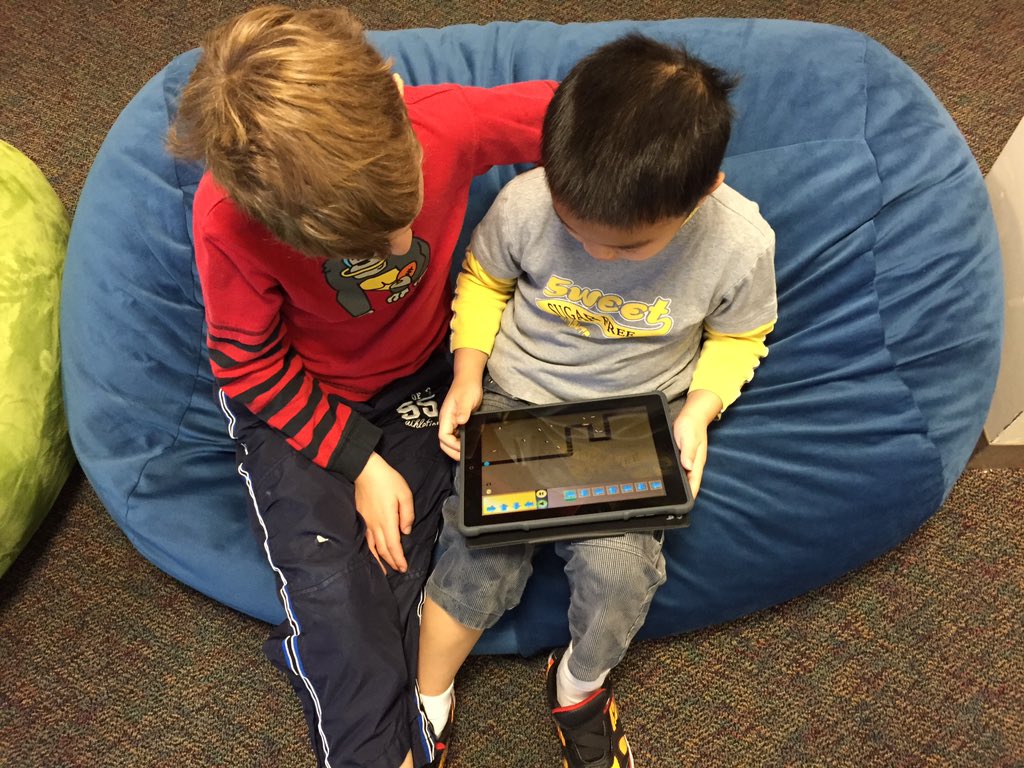 librarybrods's tweet image. Day 4! #hourofcode #codingcarnival @erinlibrary #keepcalmandcodeon