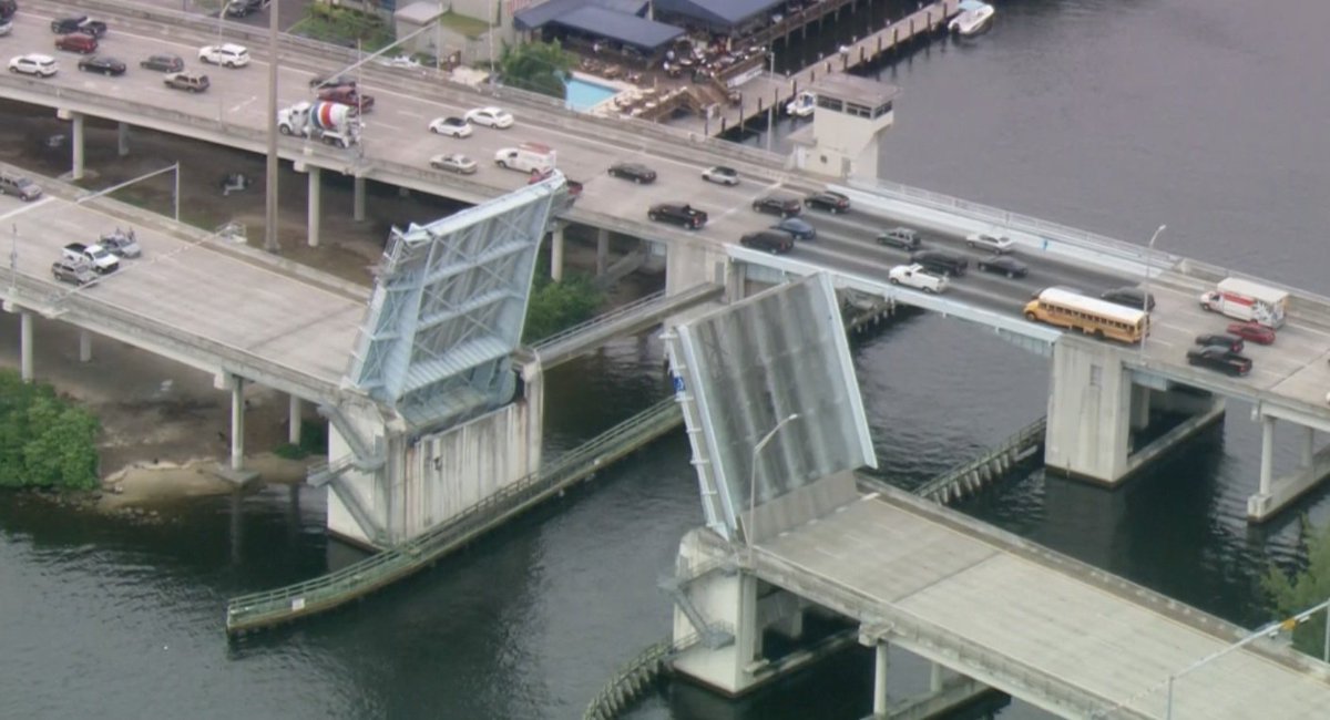 #BREAKING Sunny Isles Bridge stuck in upward position, avoid driving in the area bit.ly/1Q4s7dz?utm_me… https://t.co/0nEqxo18sJ
