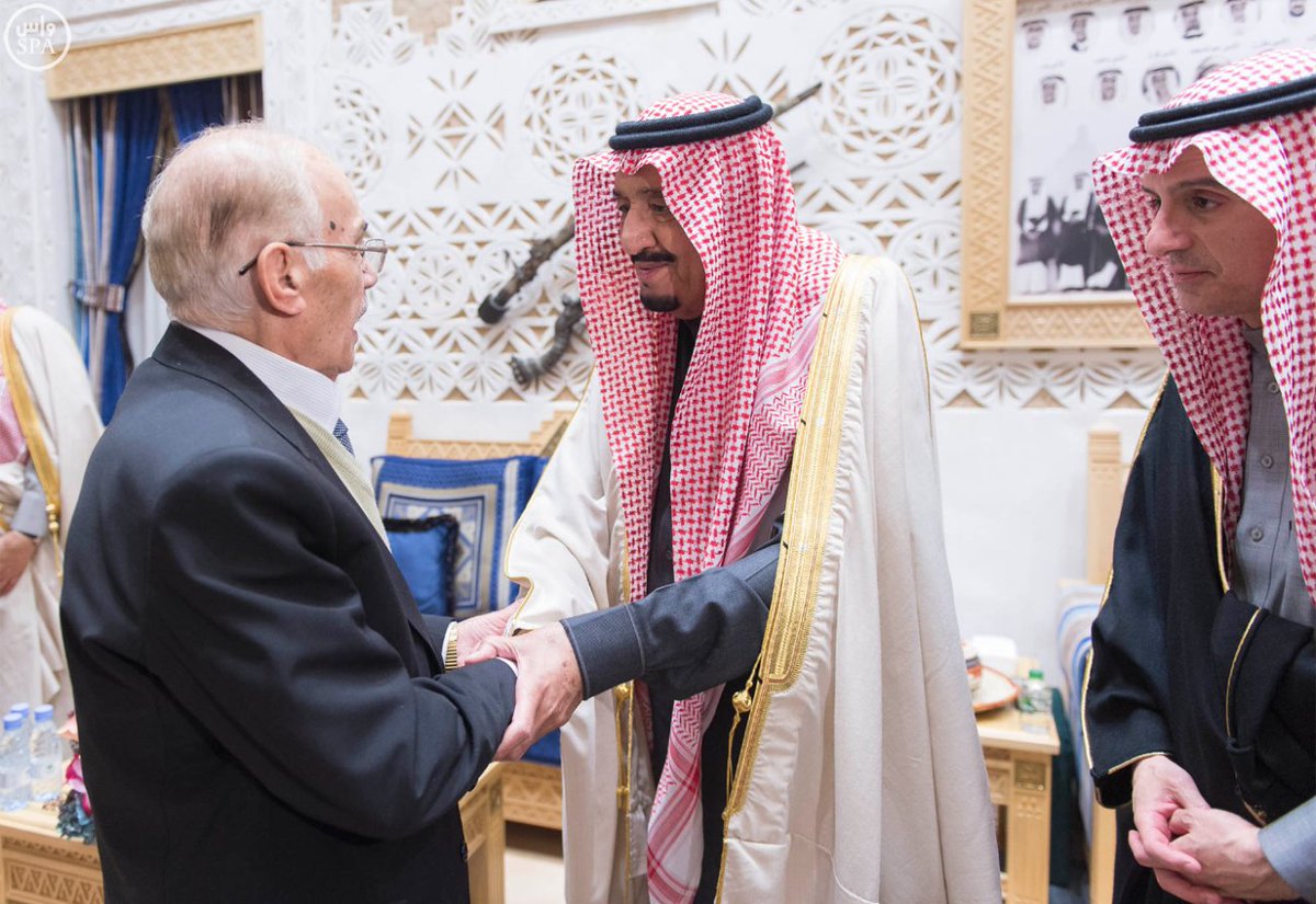 spagov's tweet photo. #صور 

خادم الحرمين الشريفين يستقبل أعضاء المعارضة السورية الذين اختتموا اجتماعاتهم في #الرياض . #واس https://t.co/3CTRmyOhv6