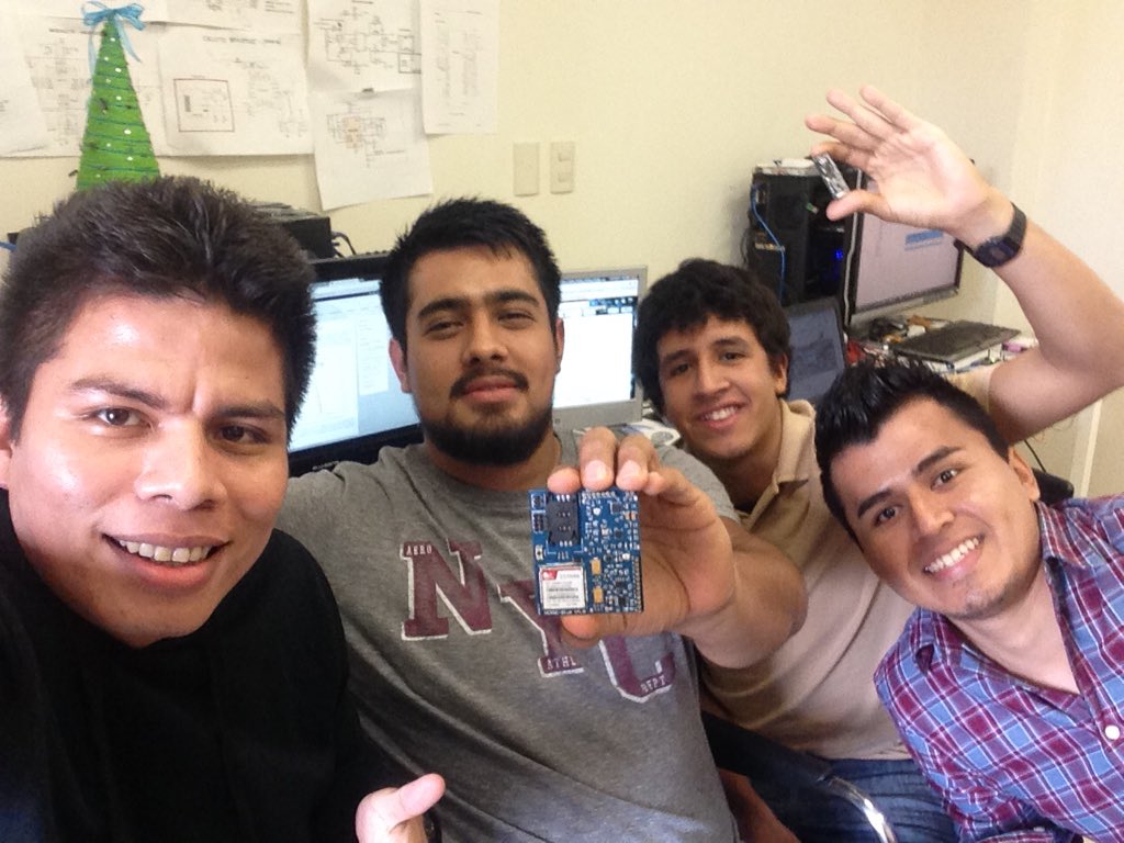 luiswong_io's tweet photo. Navidad con el equipo 🎄🍾#VerseTechnology https://t.co/ceQazfX84s