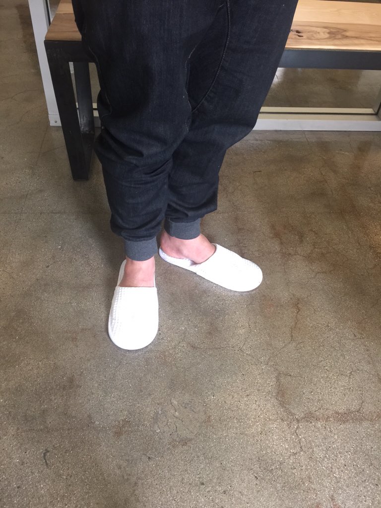 edmLabels's tweet photo. #DIMMAK: "#MeanwhileAtDimMak #whatarethose? https://t.co/o18LdNYtJe" #EDM #RT