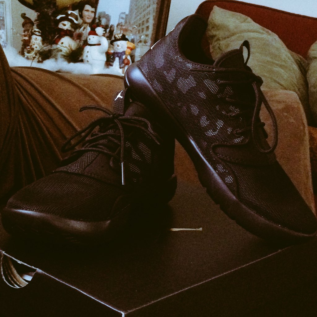 mapk12_'s tweet image. JORDAN ECLIPSE ALL BLACK