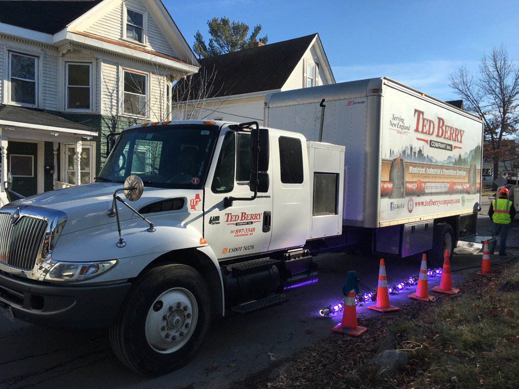 NoDigMaine's tweet photo. Ted Berry crew sewer rehabilitation project utilizing @Reline_America UV CIPP #AvoidTheTrench https://t.co/k113s4t1NX