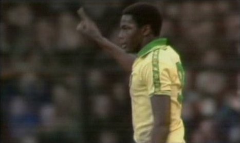 Justin Fashanu fue el fichaje más caro por un jugador negro hasta entonces. lafifaenvacaciones.com/2015/12/10/ya-…