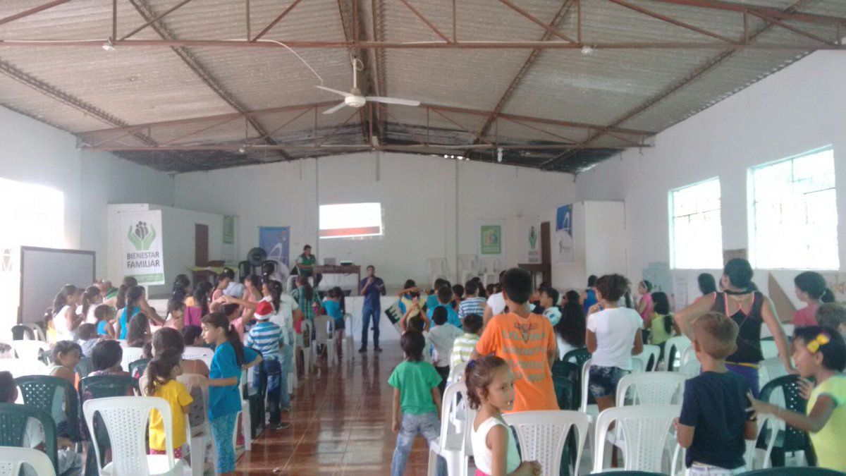 FundProciencia's tweet photo. ¿Qué es participar? ¿Qué es lo publico? Jóvenes responden en charla con @mnarvaezherrera #SantaRosaSurParticipa https://t.co/hCtoqiFLET