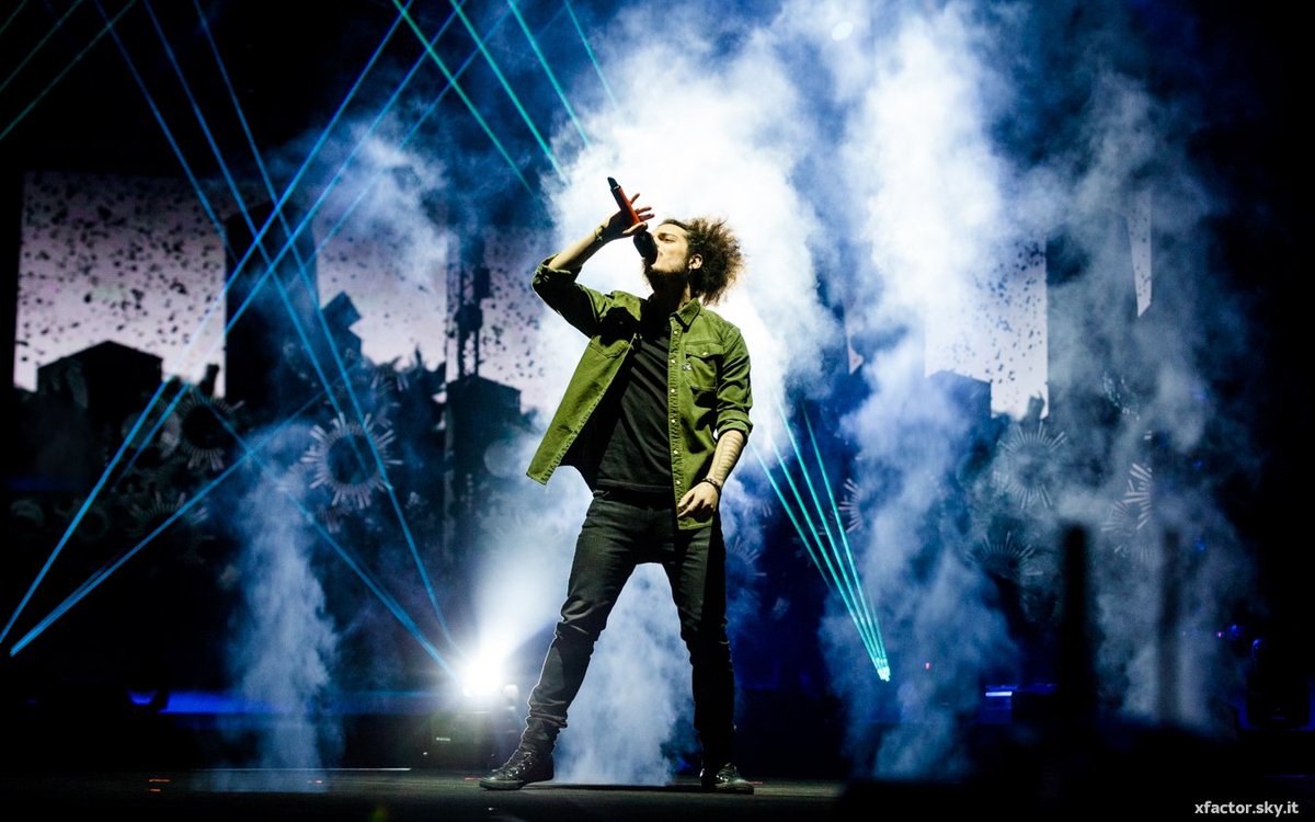 XFactor_Italia's tweet photo. #Davide infiamma Milano con "My Soul Trigger"! #XF9 https://t.co/kXM7QHA0AO
