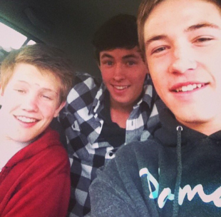 ParkerHansen107's tweet photo. Happy Birthday to my brother from day 1 @chandler_scott!💯💕Love you man! Let's board soon. #jeeplib #channyprobs https://t.co/CD0XQnWUkP