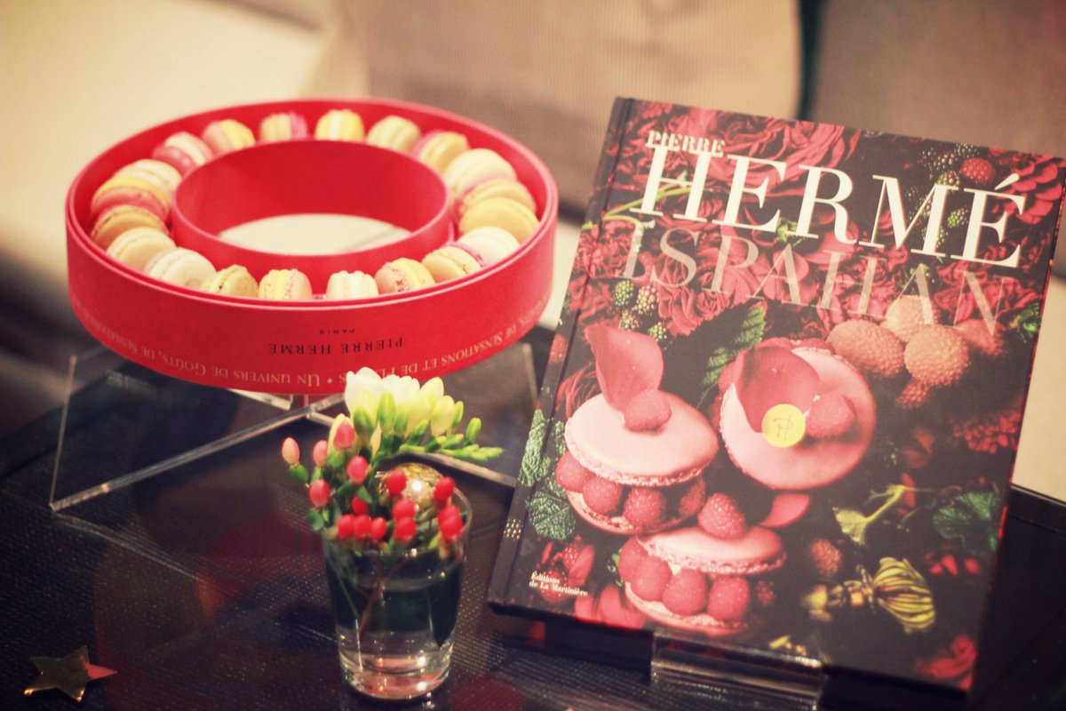happycity_blog's tweet photo. Sur Paris, Noël c'est tous les jours…Surtout à l'@HotelEdouard7 :) Superbe soirée! #Edouard7XPierreHermé #E7TeaTime https://t.co/quSwaGqW0U