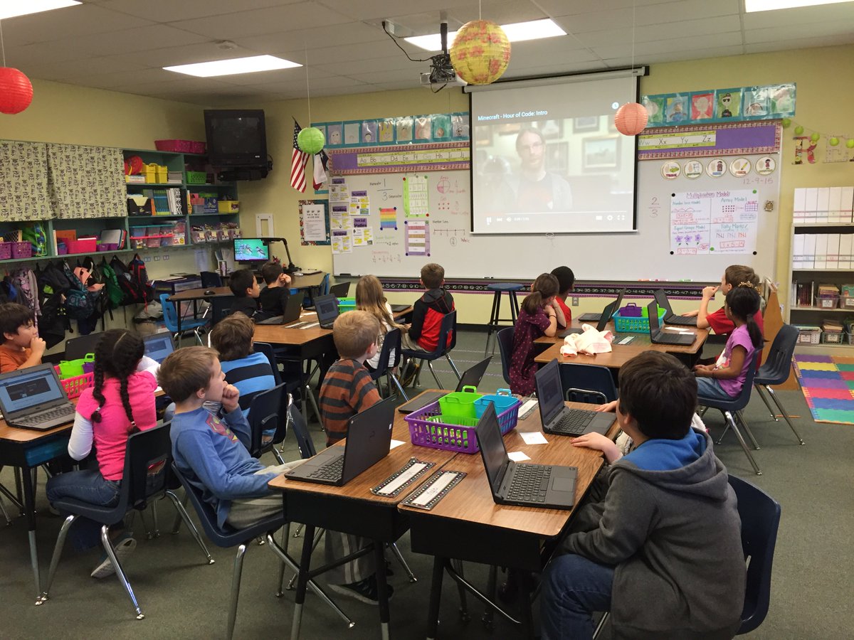 KelliPuterbaugh's tweet photo. You know you teach in 2015 when your 3rd graders get to learn computer coding! #HourOfCode #TESinnovates #LOE120 https://t.co/vuiMTrfCrm