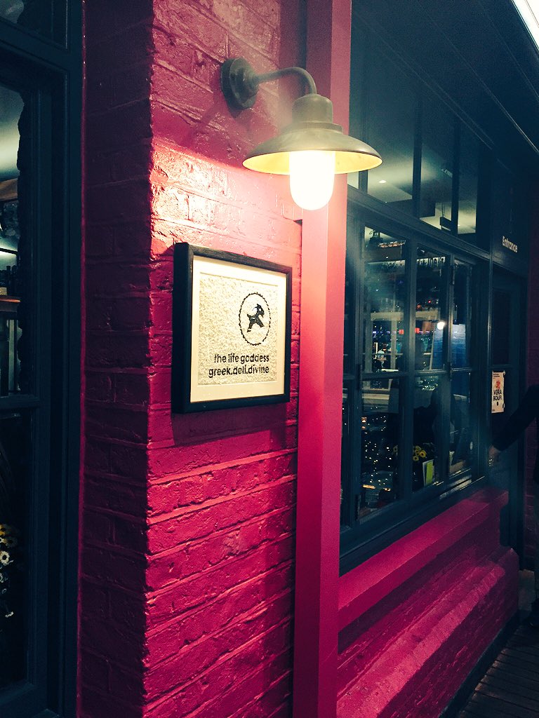 TheLifeGoddess's tweet photo. Πάντα να κοιτάς το φως! Always look at the bright side! @TheLifeGoddess #carnaby #kinglycourt #greekfood #london https://t.co/eh8xNhVJx3