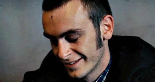 kwen_stefani's tweet photo. joe gilgun is the one https://t.co/Dw8BLVXyqZ