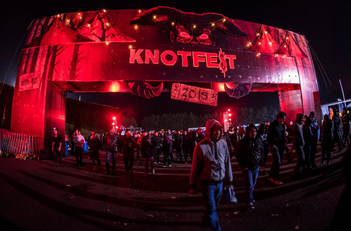 slipknot's tweet photo. Festival Review: @KnotfestMexico 2015: https://t.co/kSQN8ZEe0f https://t.co/NlGpR5EI3t
