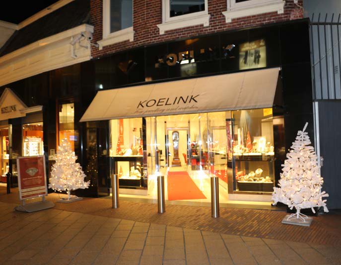 Haverstraatpassage versiert met 32 witte kerstbomen! 
Agenda: Kerstmarkt Haverstraatpassage op zon 20 december 2015