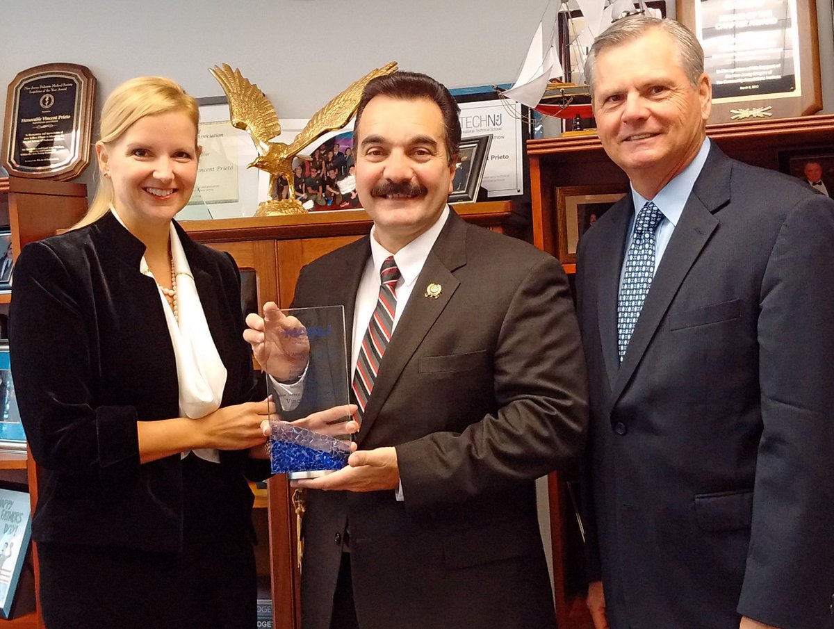 Assembly Speaker <a href="/VincentPrieto/">Vincent Prieto</a> accepting CARES award from <a href="/HospAllianceNJ/">Hospital Alliance NJ</a>: bit.ly/1RHdNH6