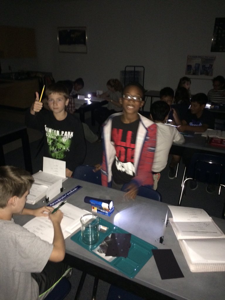 Harrington5th's tweet photo. Science in the dark? That's how #opticalengineers do it!@Harrington_El @pisdwonders https://t.co/jrMxIOf281