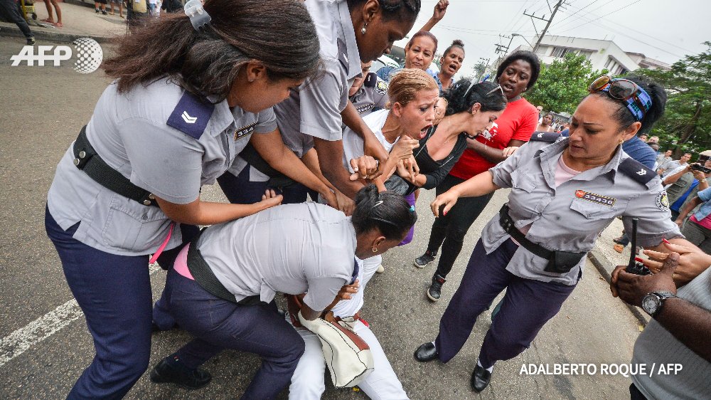 afpfr's tweet photo. Cuba: la journée des droits de l’homme encore ternie par des arrestations https://t.co/ji20tXX2sj #AFP https://t.co/6WduNcccL6