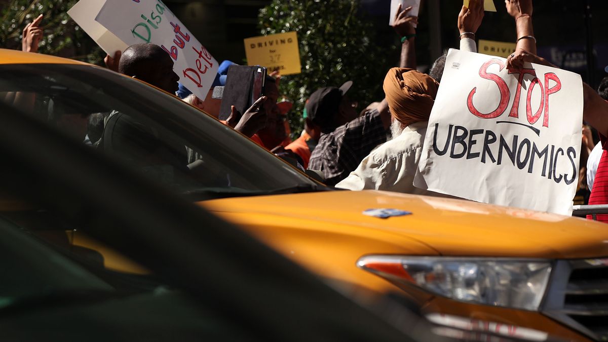 vergecars's tweet photo. Uber's fight with its drivers is getting complicated https://t.co/R54IkTZlck https://t.co/iZ1INXYLyM