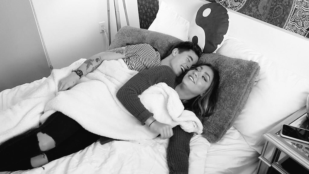 sunflwrkian's tweet photo. Me @ Kian and Andrea 

"My hearts already breaking baby go on twist the knife" https://t.co/IsuTiLUyMS