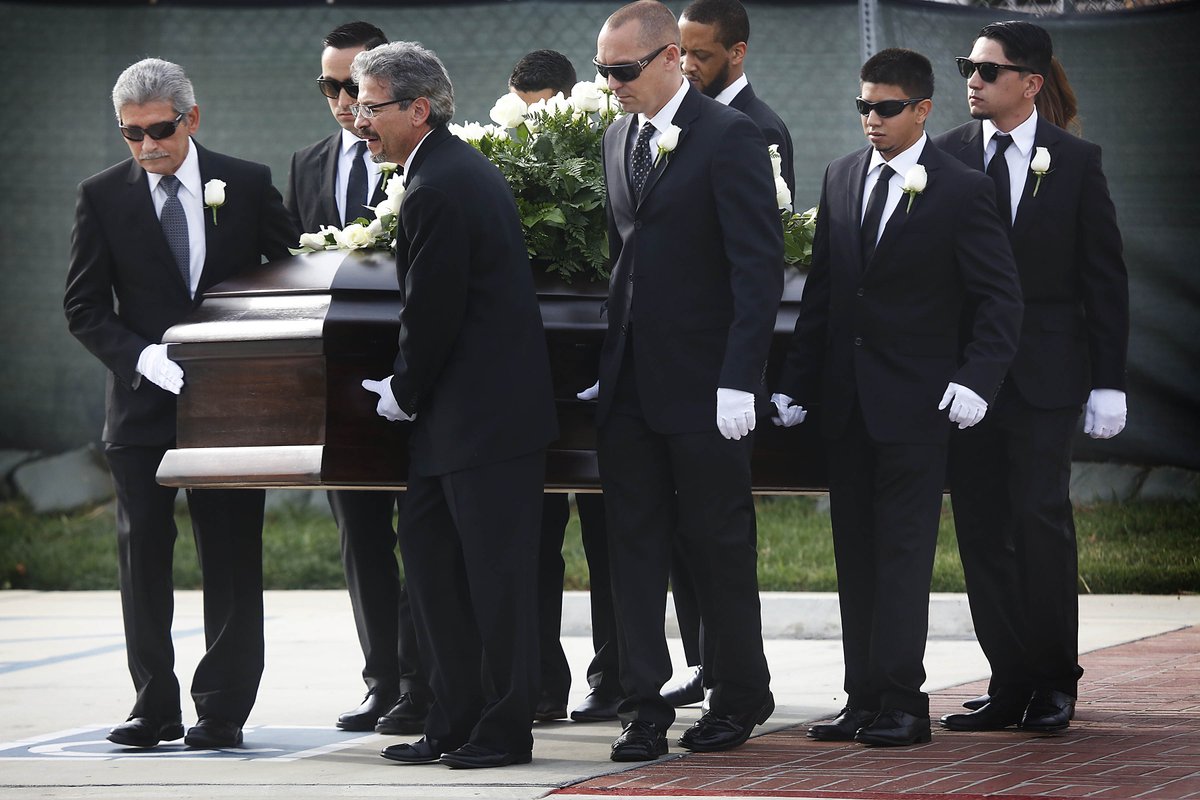 Photospice's tweet photo. #SanBernardinoShooting victim, Yvette Velasco, was buried Dec. 10, 2015 at Forest Lawn Memorial Park. #SBStrong https://t.co/iC6SgEgkfO
