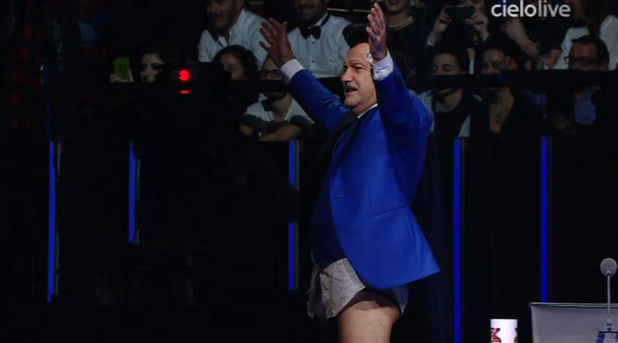 vivonelkaos's tweet photo. È inutile girarci intorno, LA VERA ROCKSTAR È SOLO ELIO #Xf9 https://t.co/ReYrW4l4Xd