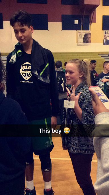 CV5_g2AXIAASFtJ.jpg:small