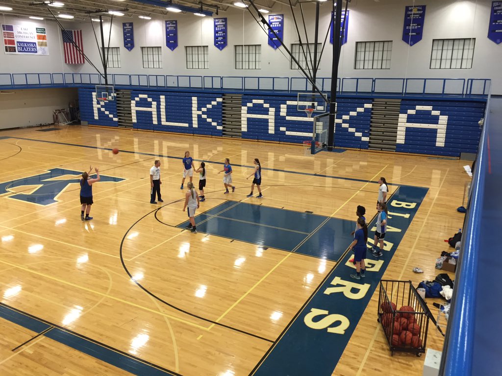 KHS_Blazers's tweet photo. VGBKB putting in work. #PracticeGrind #Blazers https://t.co/WEorizWBqA