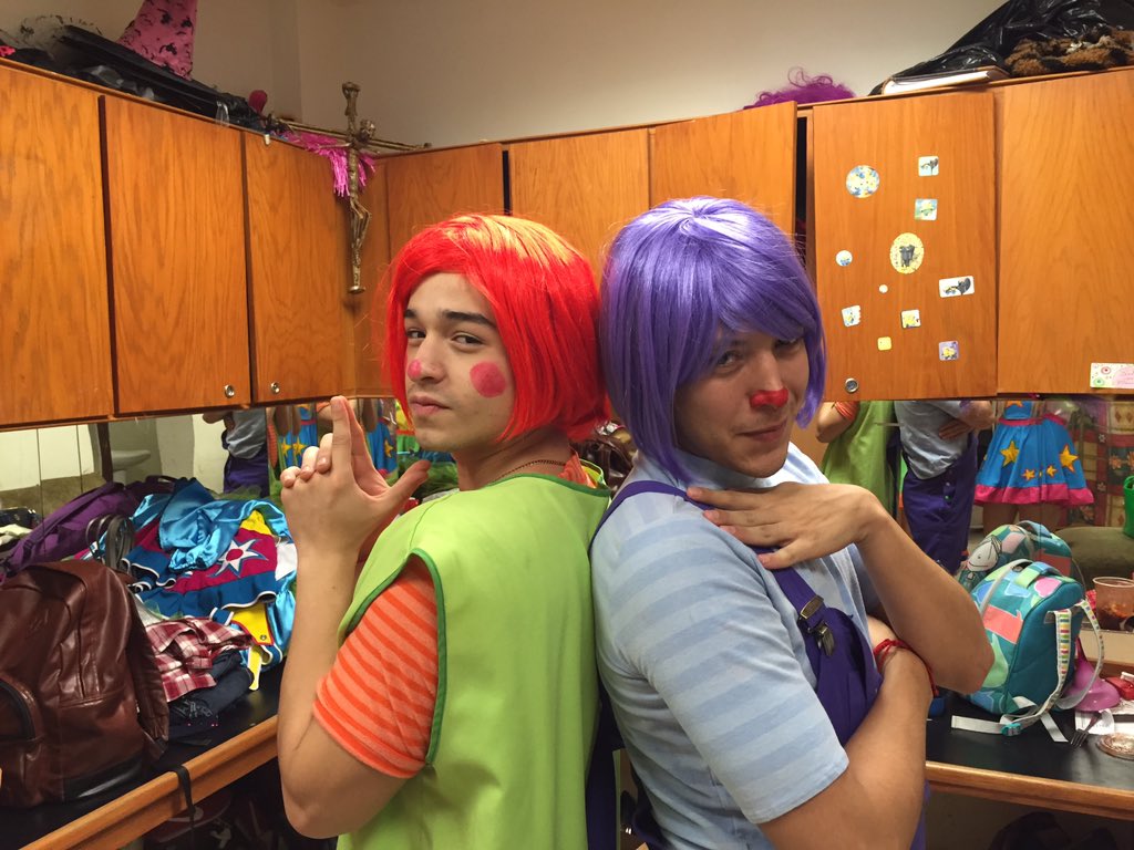 _Alondra98's tweet photo. “@_snuppy08: Payasitas re igual @HmGerardo #Acabatelo 🎈🎪🎨 https://t.co/h83PoxNQNv”