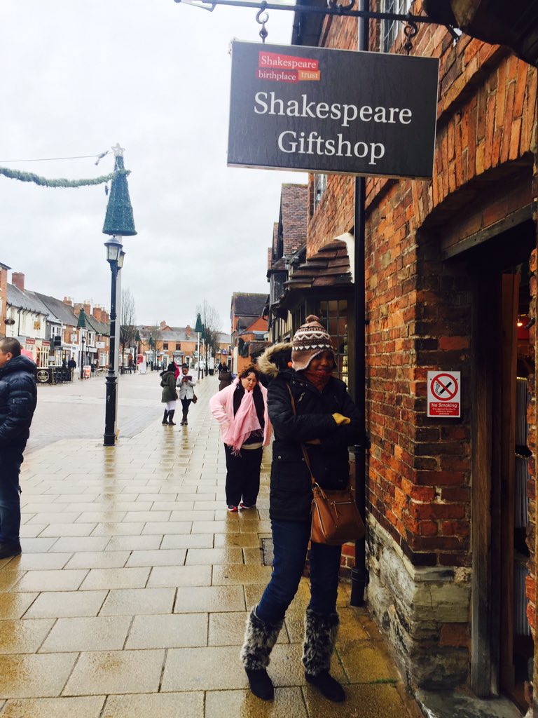 AbeBaileyTravel's tweet photo. Today the Abes visited Shakespeare's house in Stratford-Upon-Avon. https://t.co/OdzksjShfk