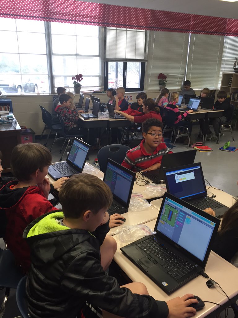 musickclass's tweet image. Future programmers  participated in #anhourofcode learning computer programming with #minecraft and #frozen.
